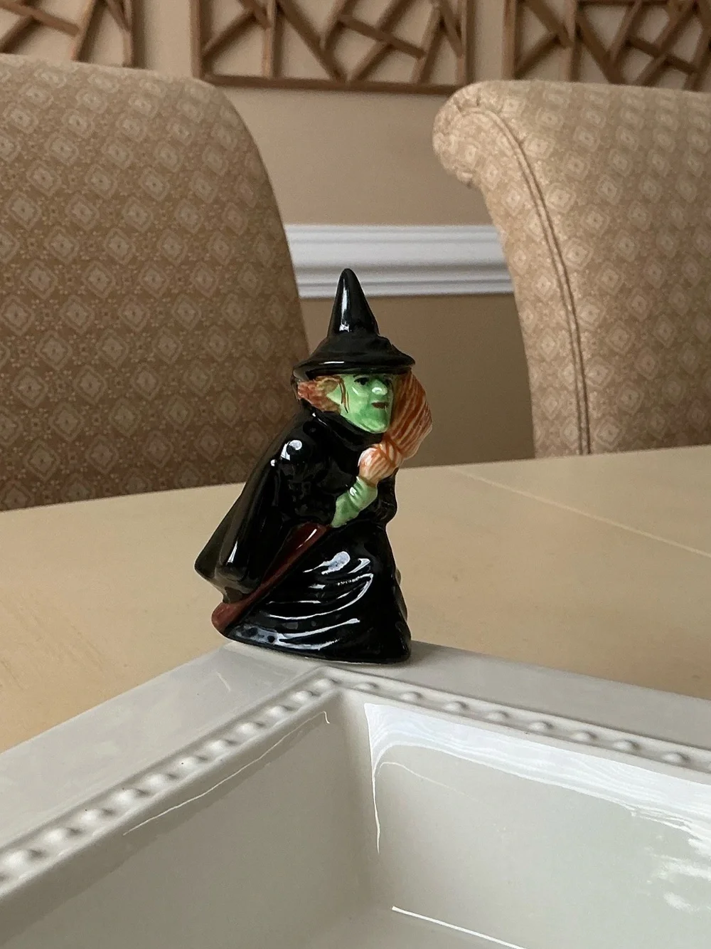 SPOOKtacular Halloween Wizard Of Oz Witch Platter Decoration 🧙🏻‍♀️